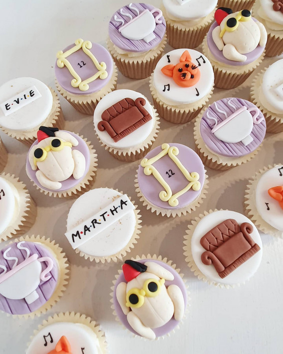 Indulge in 35 Irresistible Cupcake Creations : Friends-Themed Cupcakes
