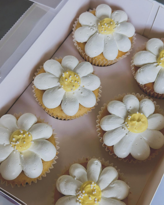 daisy cupcakes, daisy theme cupcakes, cupcake ideas, cupcake decorating ideas