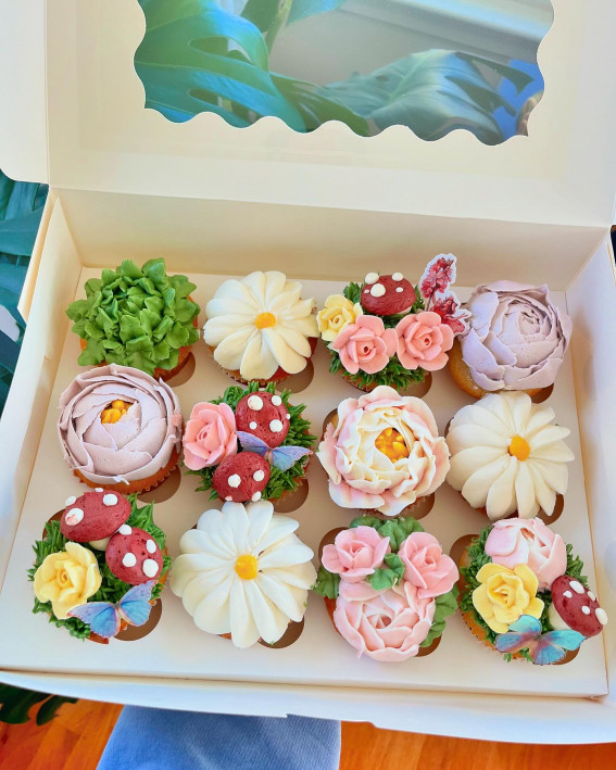 mushroom cupcakes, mushroom and flower cupcakes, mushroom theme cupcakes, birthday cupcakes, cupcake decorating ideas