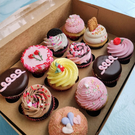 Indulge in 35 Irresistible Cupcake Creations : Scrumptious Variety Cupcakes Box
