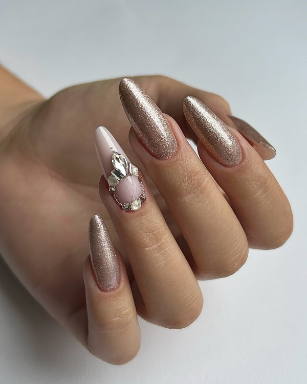classy almond nails, glitter almond nails, almond nail designs, elegant almond nails, elegant classy almond nails