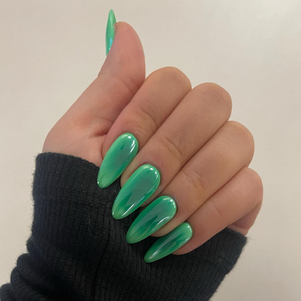 green aura nails, green aura almond nails, chrome green aura nail design, almond nail designs