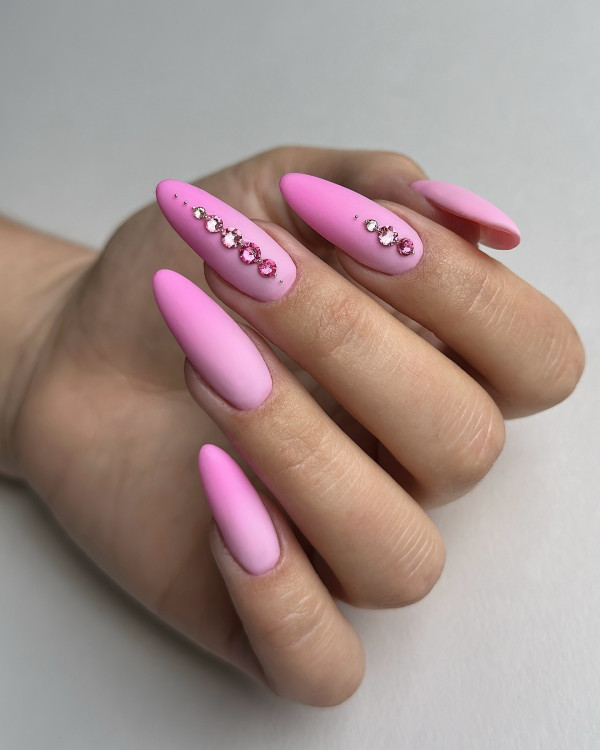 Pink Ombre Almond Nails with Sophisticate Vibes