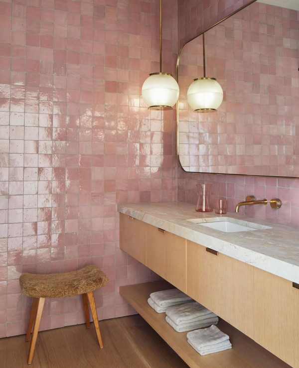 pink bathroom decor, pink and black bathroom design ideas