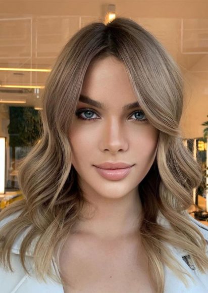 Beige Bronde Wavy Medium-Length Haircut : 27 Best Hairstyles