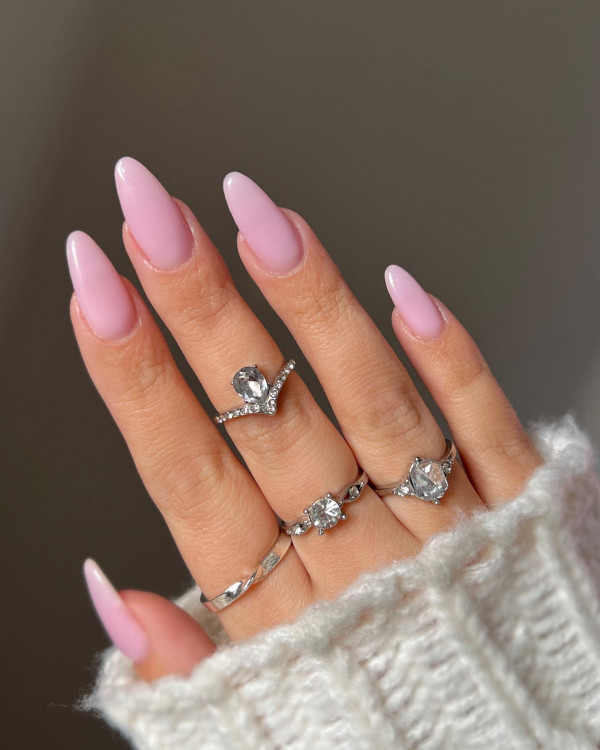 light pink almond nails, light pink trendy almond nails, almond nail designs