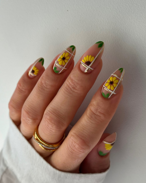 25 Summer Nails Ideas : Vibrant Yellow Flower Nails