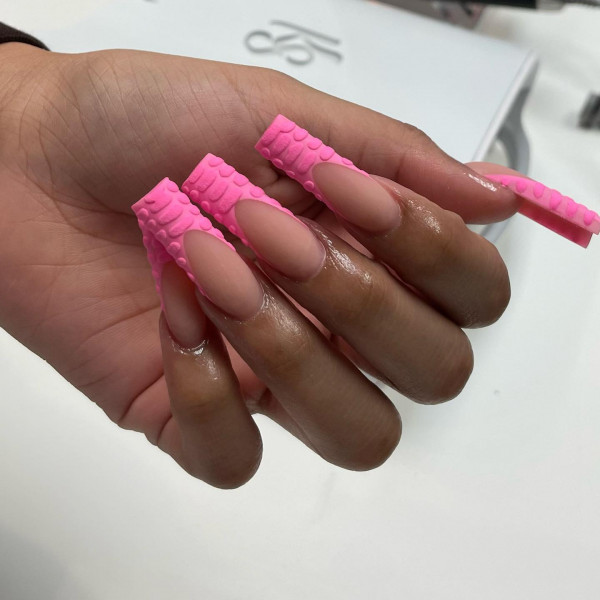 25 Summer Nails Ideas : Textured Croc Neon Pink Nails