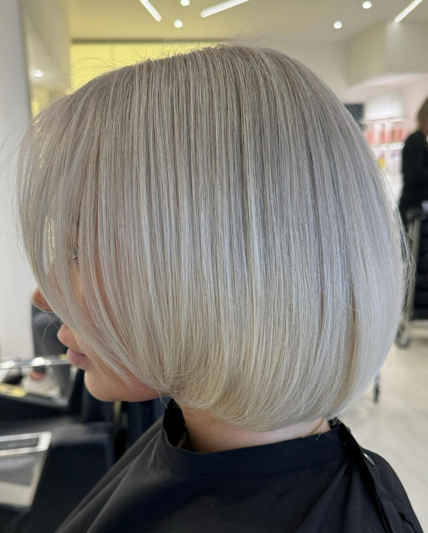 32 Fall Hair Color Trends : Silver Blonde Bob