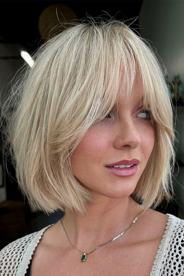 42 Autumn-Inspired Hair Shades to Try : Soft Platinum Shaggy Bob