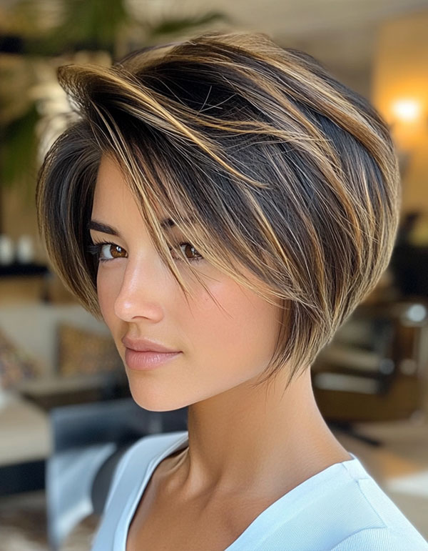 43 Bixie Haircuts For a Chic & Modern Look : Angled Layered Dimensional Bixie