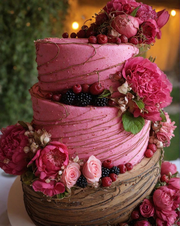 61 Exquisite Wedding Cakes for Every Style: Hot Pink Romance Cake 