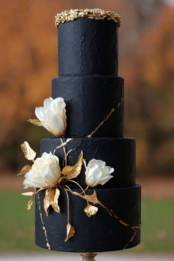 61 Exquisite Wedding Cakes for Every Style: Dramatic Black and Gold Cake