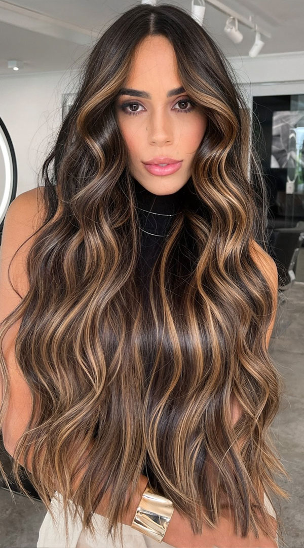 42 Autumn-Inspired Hair Shades to Try : Almond Bronzed Brilliance Waves