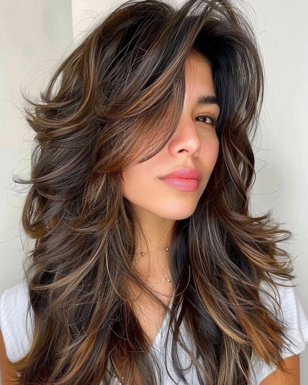 42 Autumn-Inspired Hair Shades to Try : Voluminous Caramel Layers