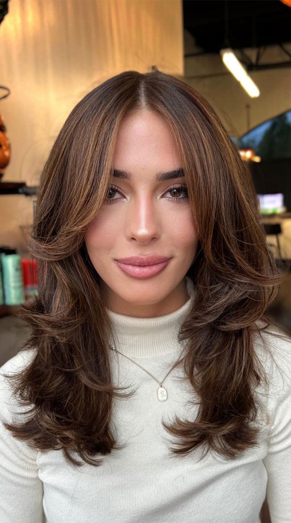 42 Autumn-Inspired Hair Shades to Try : Chestnut Medium-Length Layers