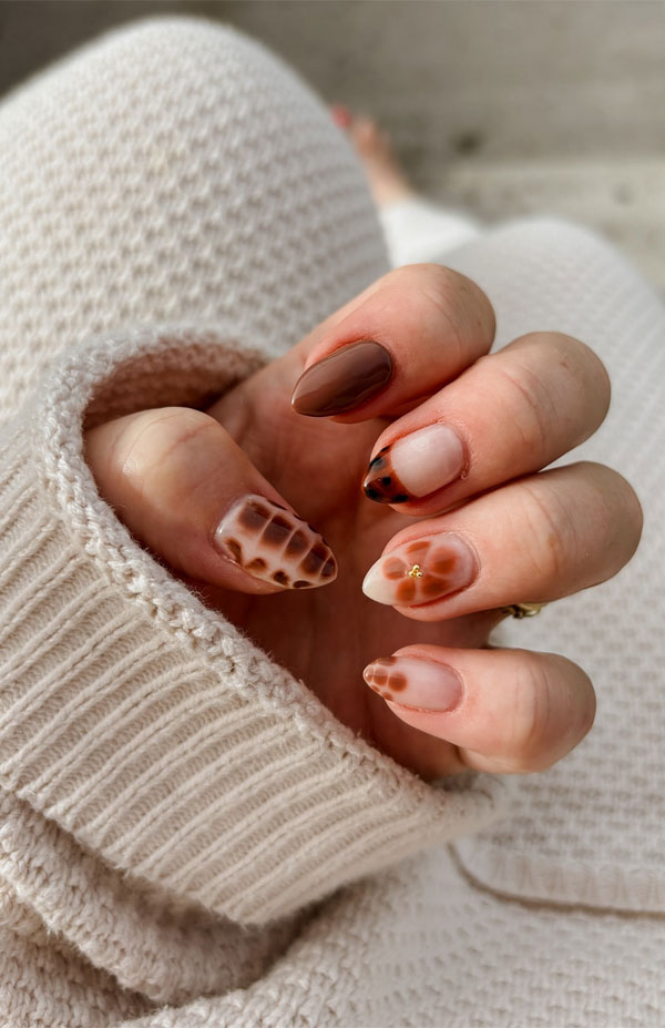 Floral and Tortoiseshell Textured Nails, Floral and Gold Outline, Trendy Fall Nails, autumn nails, autumn nail designs, fall color nails