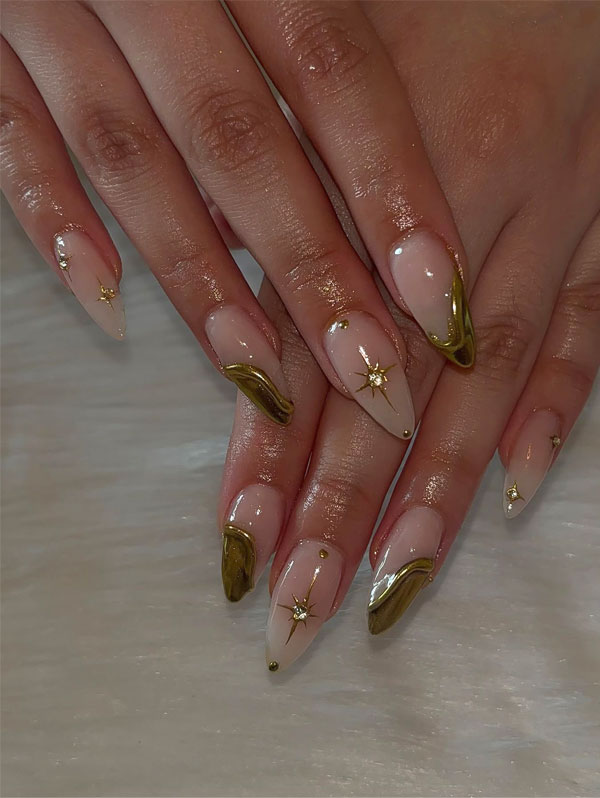 30 Trendy Fall Nails to Inspire Your Cozy Season Look : Golden Stardust Glam Nails