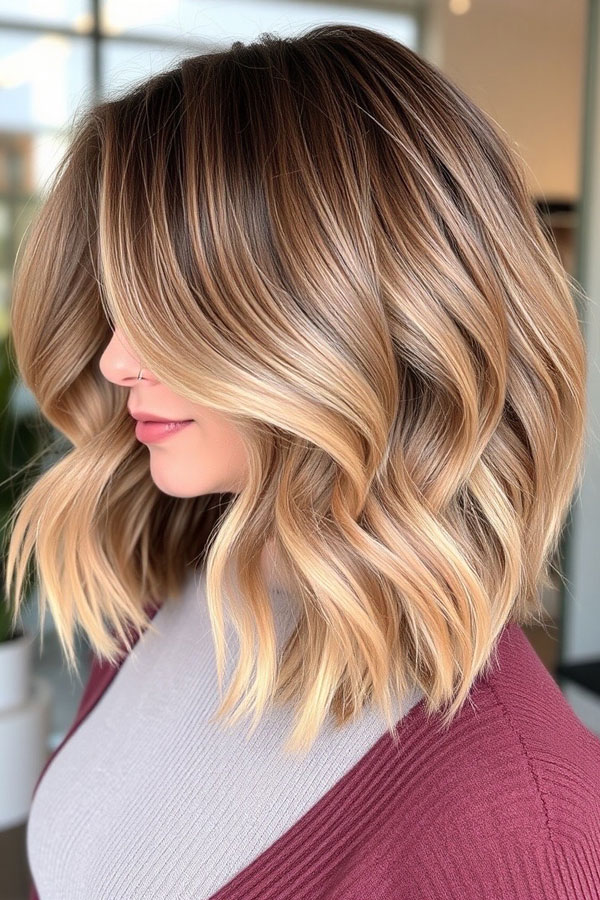 50 Wavy Lob Haircuts for Effortless Glamour : Honey Blonde Waves with Side Sweep