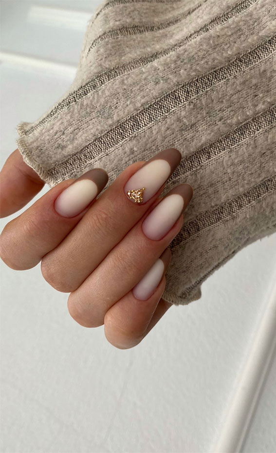 40 Trendsetting Autumn Nail Designs : Matte Neutrals with Golden Charm