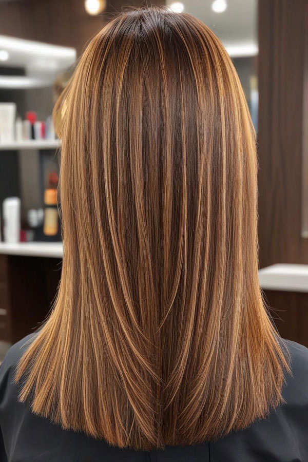 50 Fall Hair Colors to Light Up the Season : Straight Haircut with Toffee Highlights