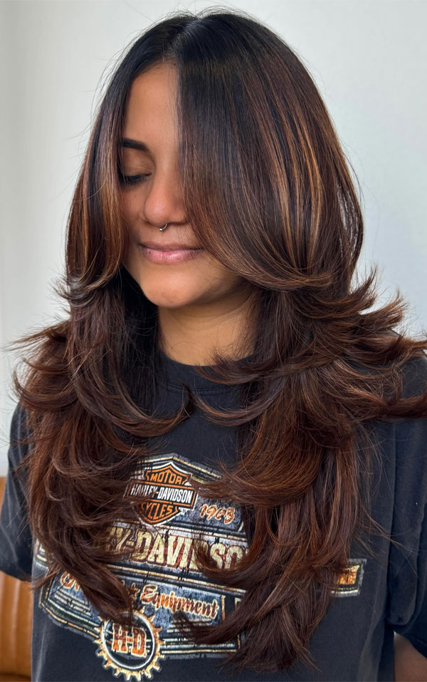 37 Stunning Voluminous Long Layered Haircuts : Textured Butterfly Layers with Warm Highlights