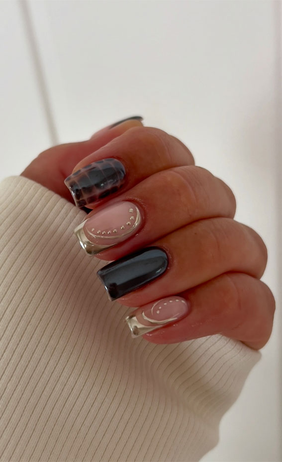 40 Trendsetting Autumn Nail Designs : Textured Tortoiseshell with Silver Accents