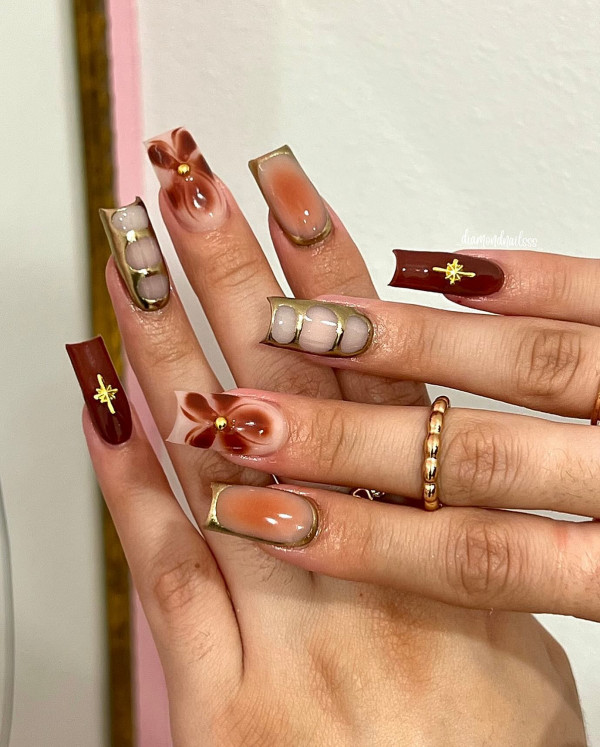 30 Trendy Fall Nails to Inspire Your Cozy Season Look : Golden Autumn Bloom