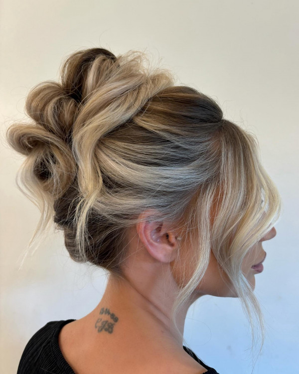 20 Pamela Anderson Inspired Updo Hairstyles : Blonde Textured Bridal Updo