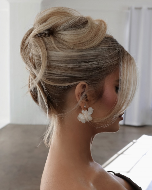 Romantic Blonde Bridal Updo, Messy Piled Updo Hairstyle, Pamela Anderson Inspired Updo Hairstyle, messy updo, piled updo hairstyle, retro updo hairstyle