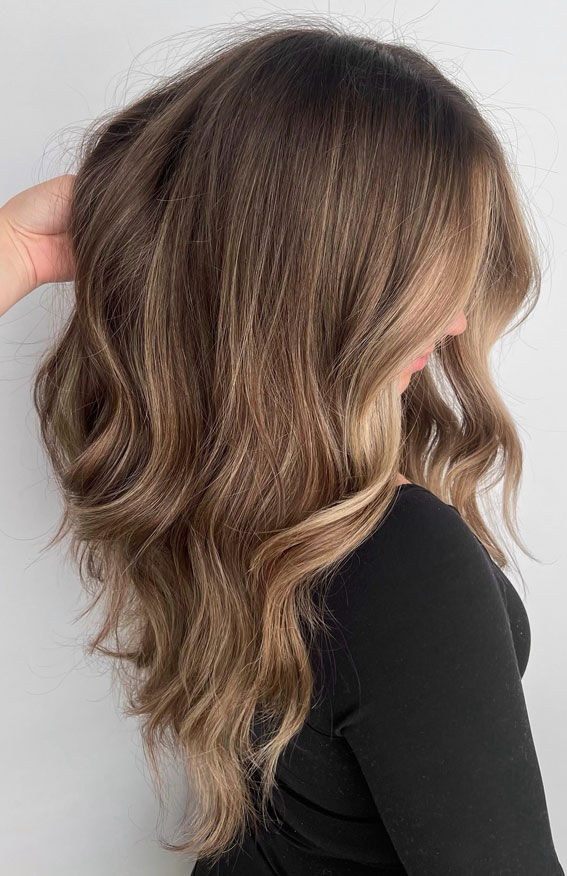 Subtle Bronde Layered Waves, Best Subtle Hair Colour Idea, subtle hair colour, subtle hair colour for brown hair, Subtle hair colour for dark hair, Subtle hair colour for brunettes, hair colours