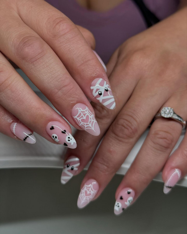 40 Halloween Nail Designs to Try This Season : Mummy & Web Chic