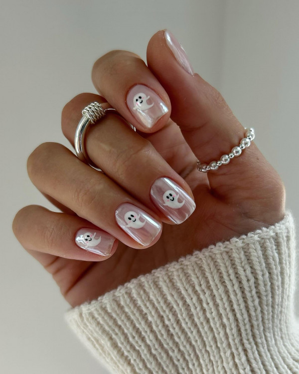 40 Halloween Nail Designs to Try This Season : Ghostly Minimalism