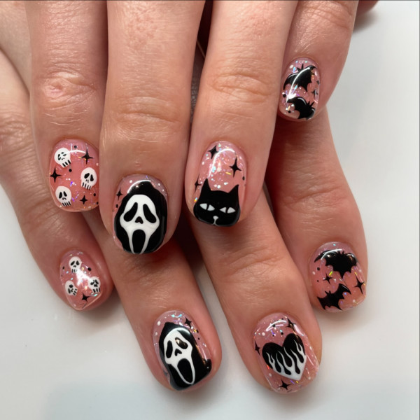 40 Halloween Nail Designs to Try This Season : Spooky Stars & Scream