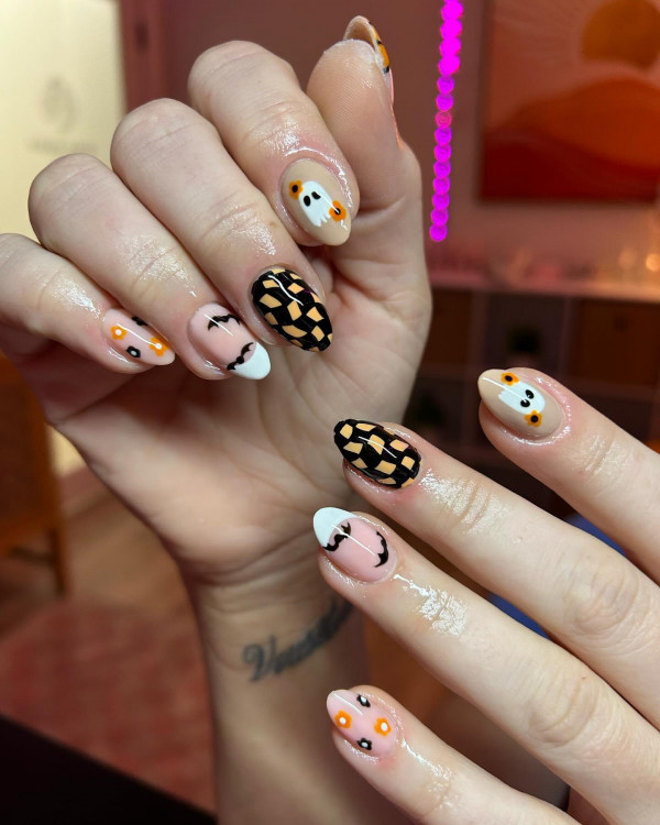 40 Halloween Nail Designs to Try This Season : Checkerboard Ghost Vibes