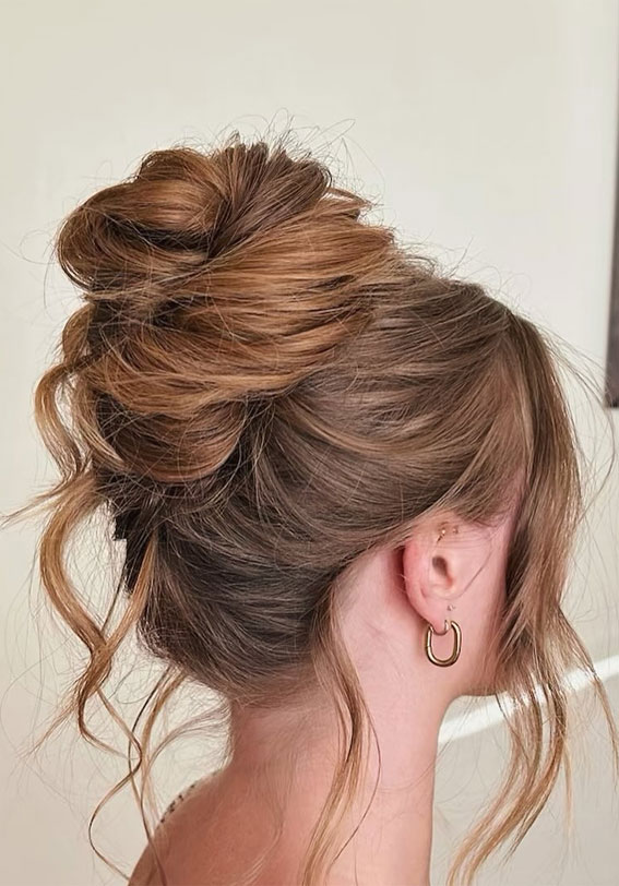 Romantic High Messy Bun, Effortless tousled bun, Voluminous Blonde Messy High Updo , Messy Piled Updo Hairstyle, Pamela Anderson Inspired Updo Hairstyle, messy updo, piled updo hairstyle, retro updo hairstyle