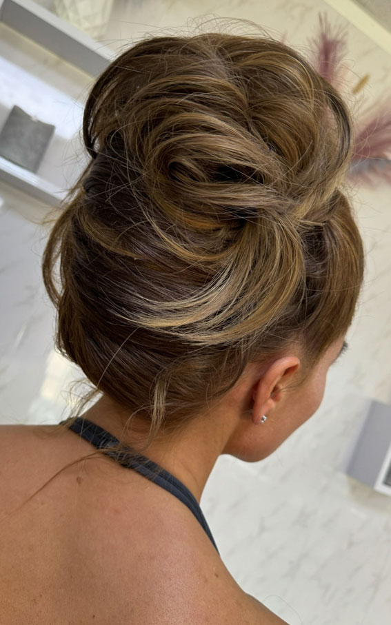 Soft Caramel Piled Updo, Messy Piled Updo Hairstyle, Pamela Anderson Inspired Updo Hairstyle, messy updo, piled updo hairstyle, retro updo hairstyle  