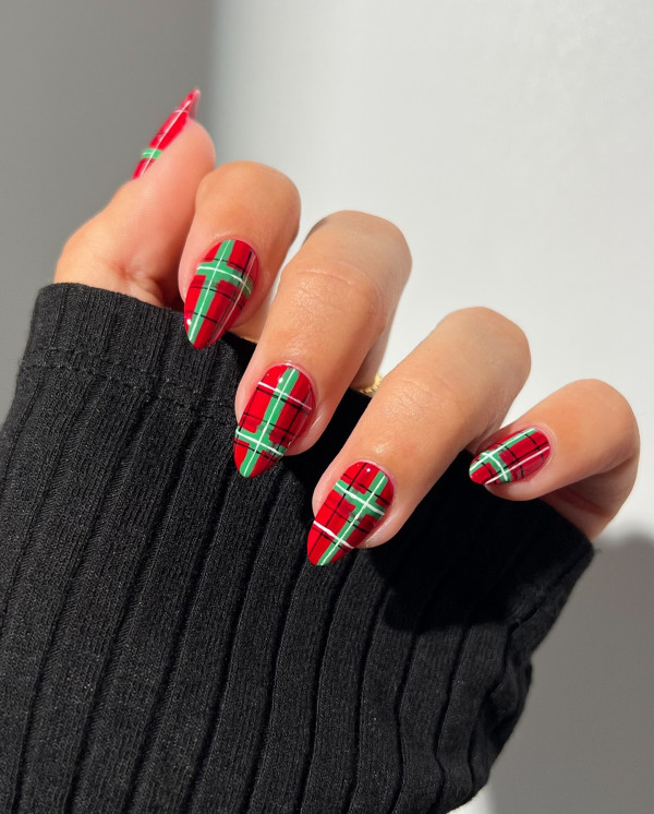 Tartan Nail Design, Christmas nails, festive Christmas nail art, cute Christmas nails, Christmas Nail Ideas, festive Christmas nails, Xmas nail art, festive nail designs, Christmas nail art designs