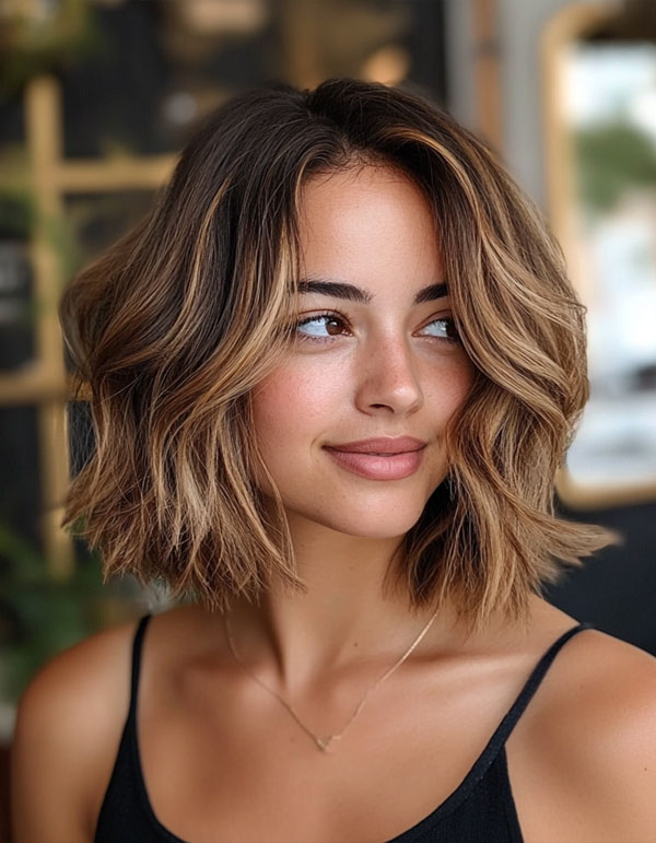 Brunette Textured Bob with Golden Highlights, Bob haircut with layers, medium bob haircut, Bob haircut with bangs, medium bob haircuts with bangs, Long bob haircut, Medium bob hairstyles, medium length bob hairstyles for fine hair