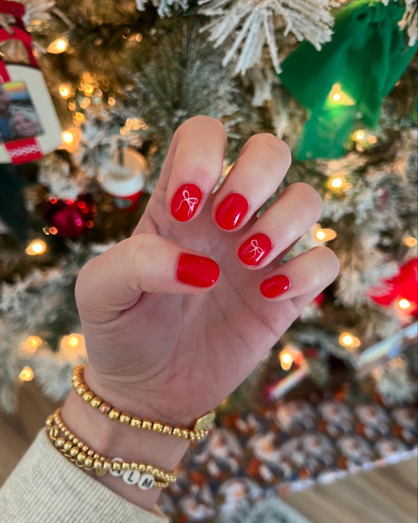 45 Cute Christmas Nail Ideas for A Fun Holiday Look : Simple Red Christmas Nails with Bows