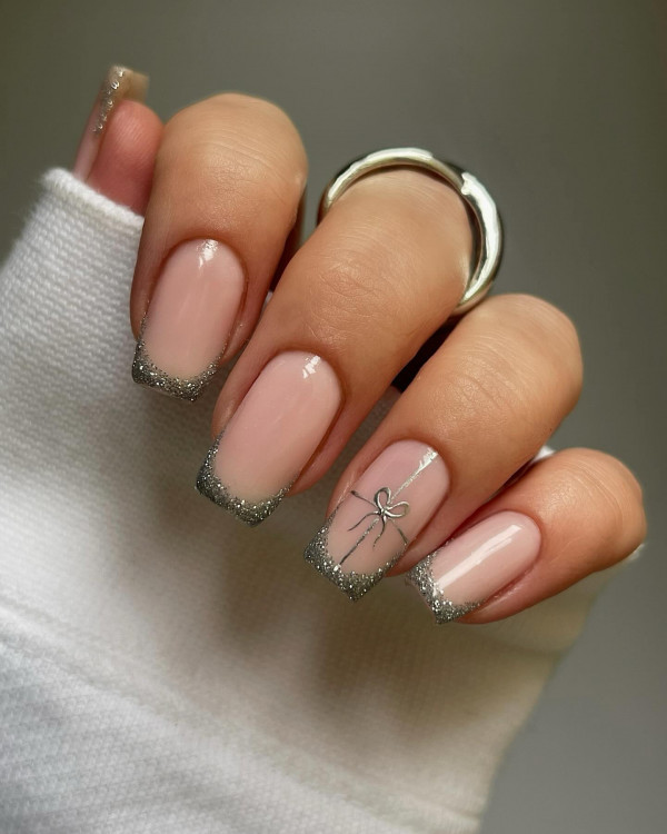 45 Cute Christmas Nail Ideas for A Fun Holiday Look : Silver Sparkle Gift Wrap Nails