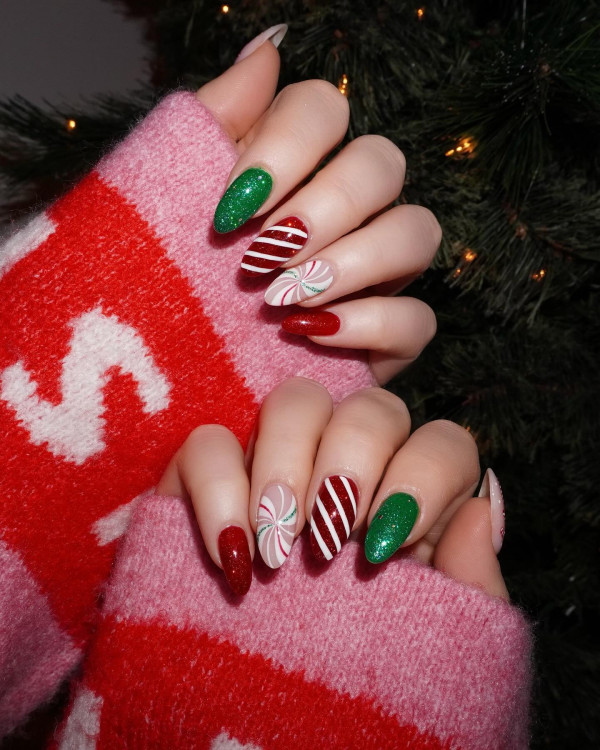 45 Cute Christmas Nail Ideas for A Fun Holiday Look : Peppermint Candy Christmas Nails