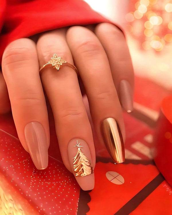 42 Festive Christmas Nail Art Ideas to Sleigh This Year : Golden Christmas Tree Nude Nails