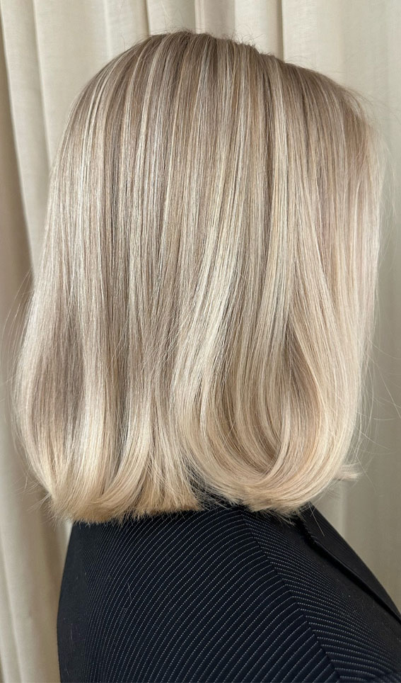 30 Hottest Hair Colours to Try This Winter : Sleek Platinum Bob