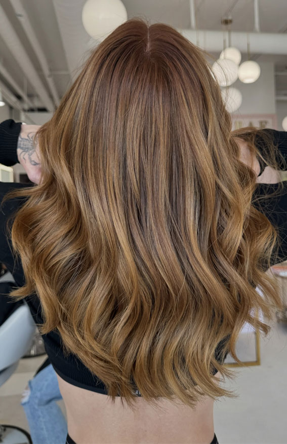 30 Hottest Hair Colours to Try This Winter : Golden Caramel Balayage Wavy