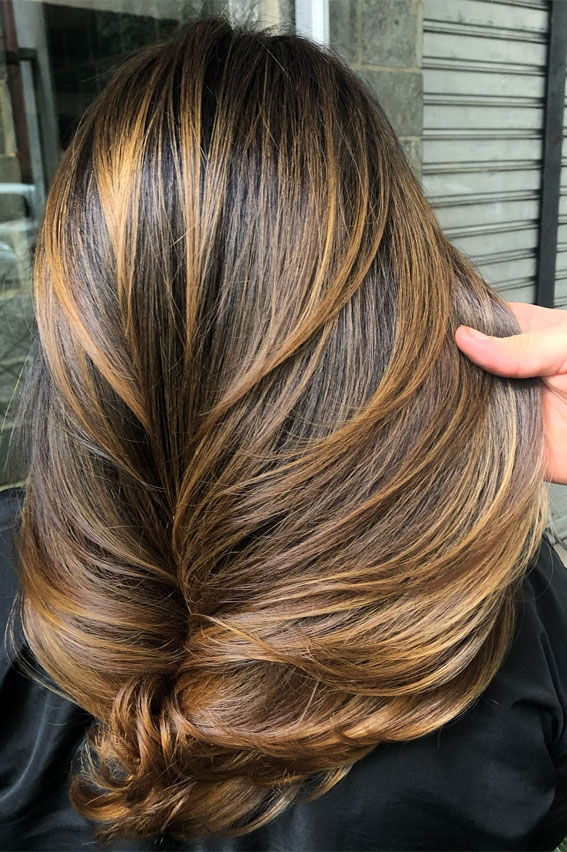 45 Winter Hair Colour Inspiration You Can’t Miss : Caramel Latte Layers