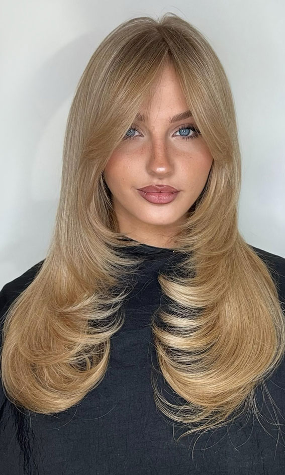 45 Winter Hair Colour Inspiration You Can’t Miss : Golden Blonde Layers with Curtain Bangs