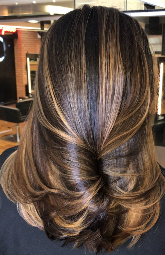 45 Winter Hair Colour Inspiration You Can’t Miss : Golden Mocha Soft Layers