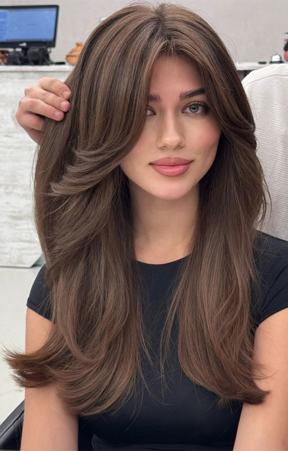 45 Winter Hair Colour Inspiration You Can’t Miss : Rich Chocolate Brown Layers with Curtain Bangs