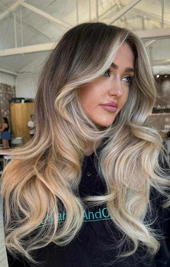 30 Hottest Hair Colours to Try This Winter : Ash Blonde Balayage Waves